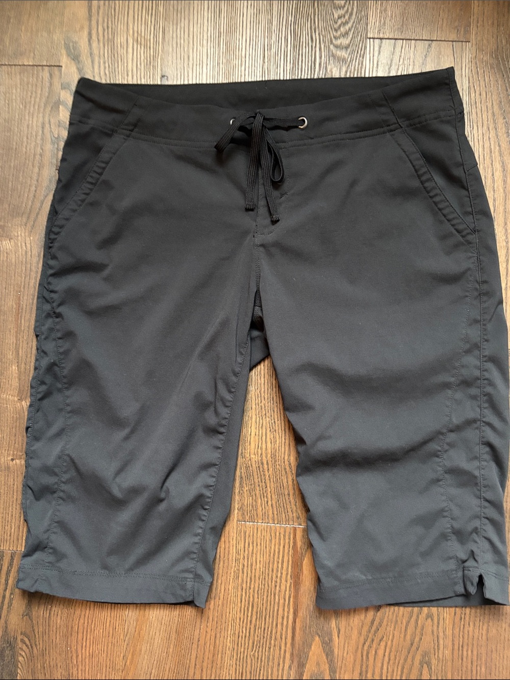Columbia Black sz Small Ultra-Lightweight Outdoor Active Hiking Bermuda Shorts